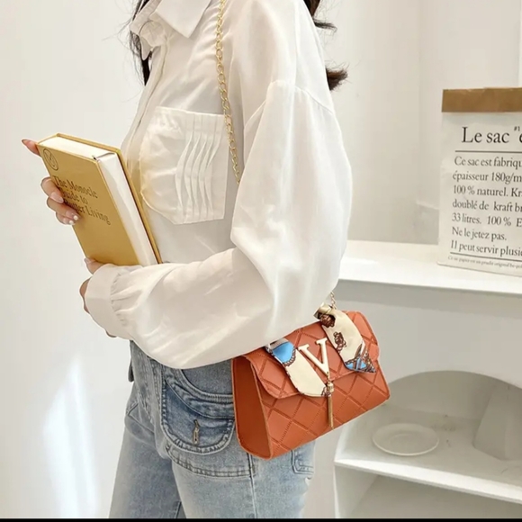 NWT !!:Beautiful Pink Argyle Embossed Crossbody Shoulder Bag with Scarf!!✨️💕✨️ - Picture 5 of 12